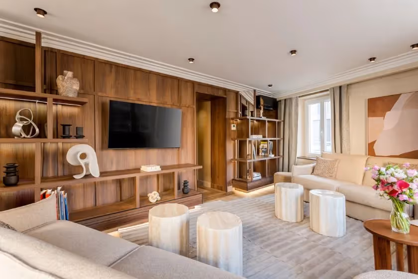 Salon Suite Signature Viala III Eiffel Tower view