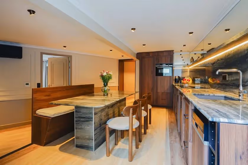 Kitchen and dining room Suite Signature Viala III Eiffel Tower view
