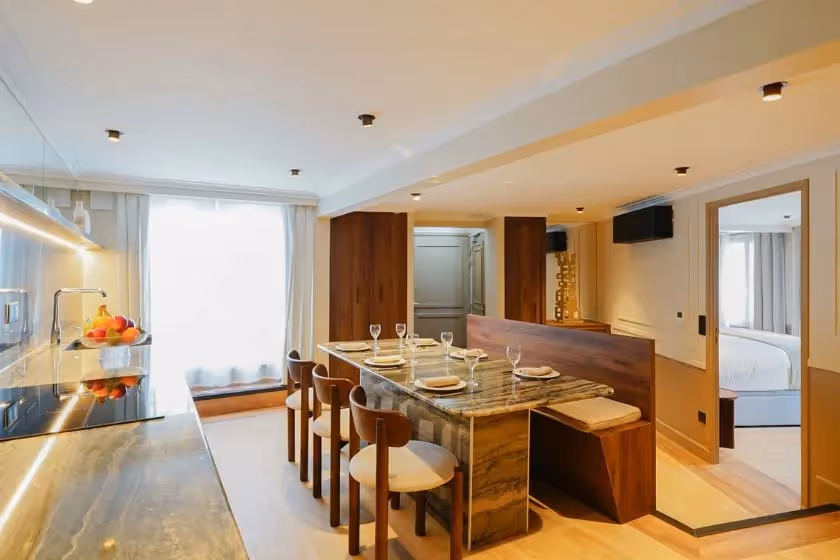 Dining room Suite Signature Viala III Eiffel Tower view