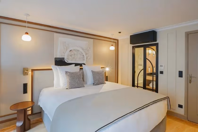 Room 1 Suite Signature Viala III