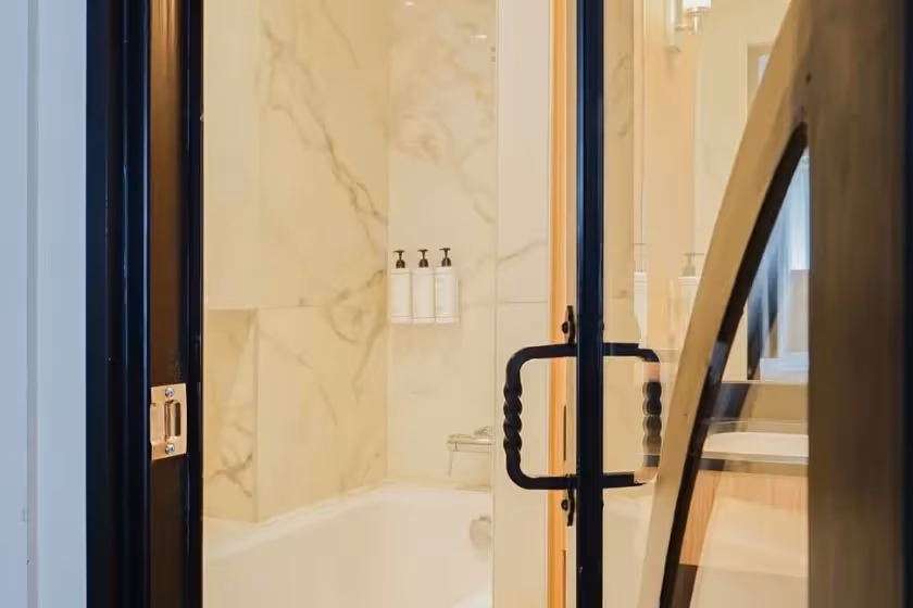 Bathroom Bedroom 1 Suite Signature Viala III