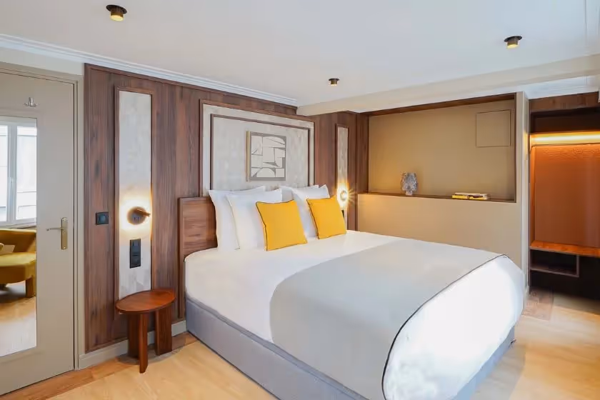 Room 2 Suite Signature Viala III