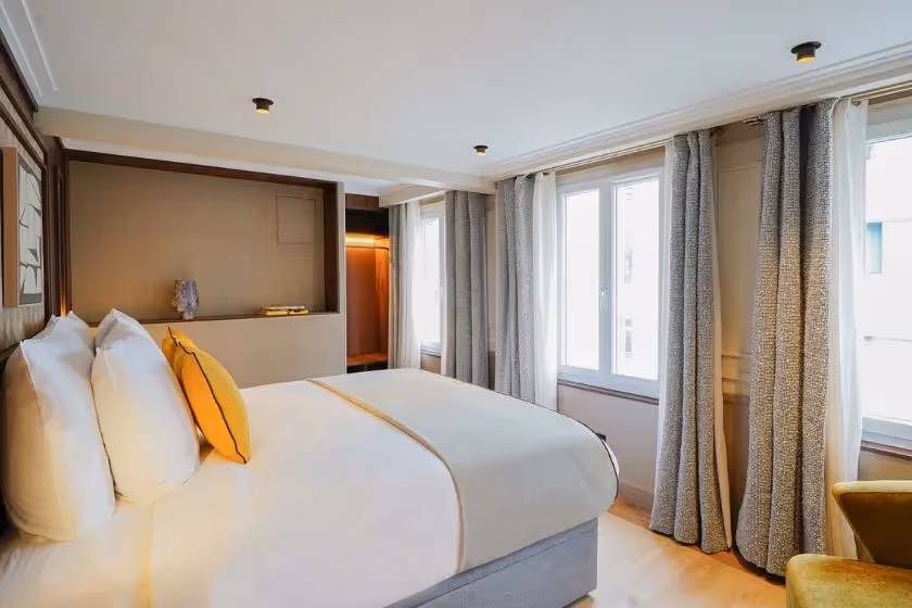 Room 2 Suite Signature Viala III
