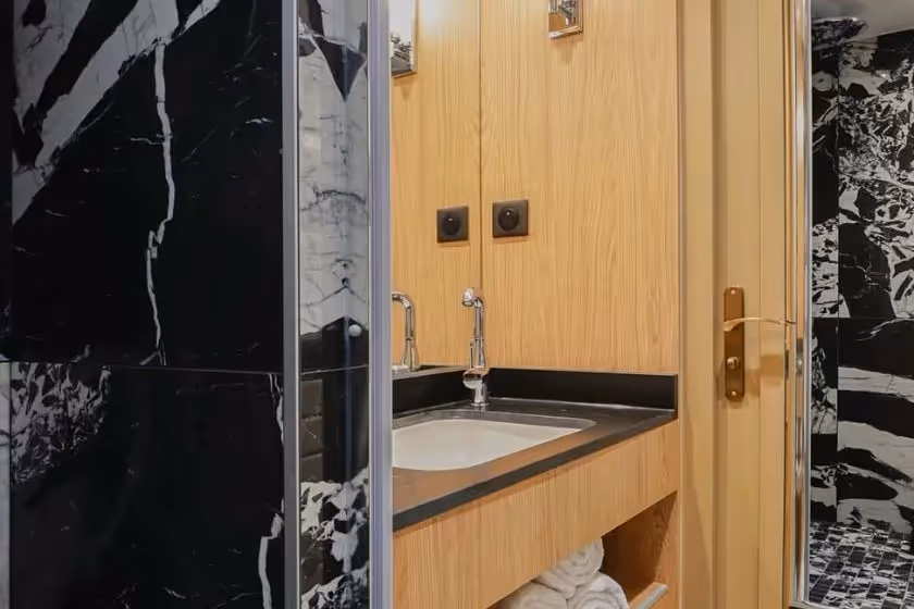 Bathroom Bedroom 2 Suite Signature Viala III