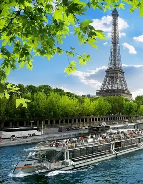 croisière d’une sur la Seine, entre monuments emblématiques et panoramas inoubliables. 