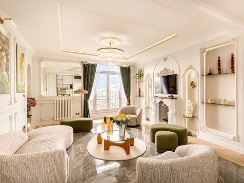 Salon blanc d'appartement Merveil Paris