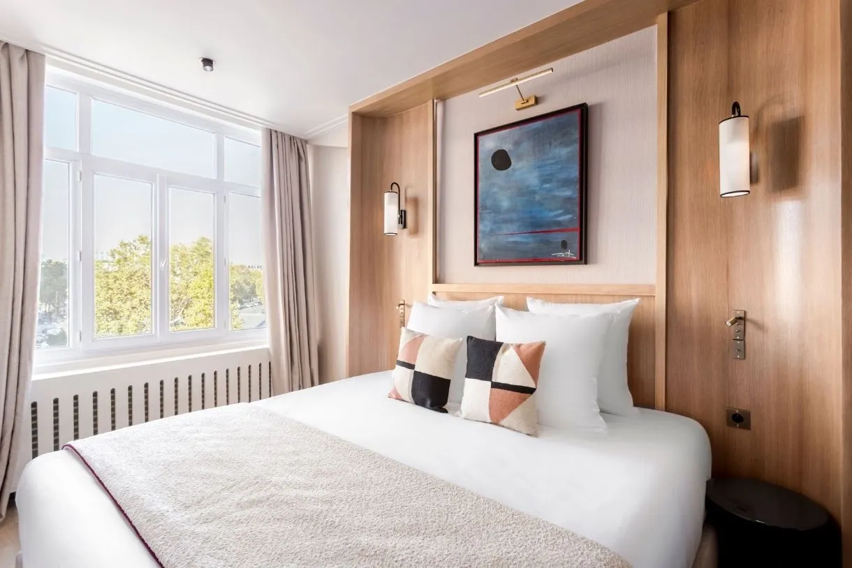 Chambre 4 Signature Suite St Cyr II - terrasse vue Paris