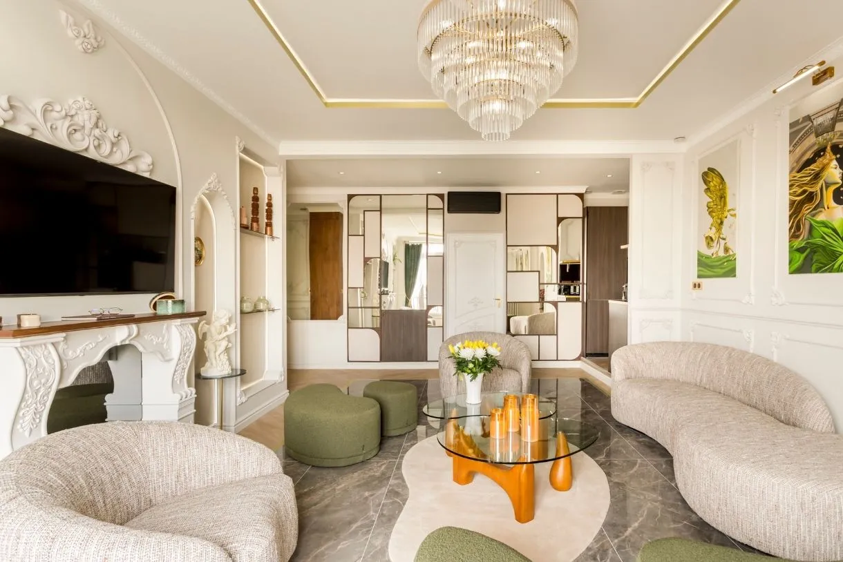 Salon vu fenêtre de l'appartement Hoche Merveil Paris