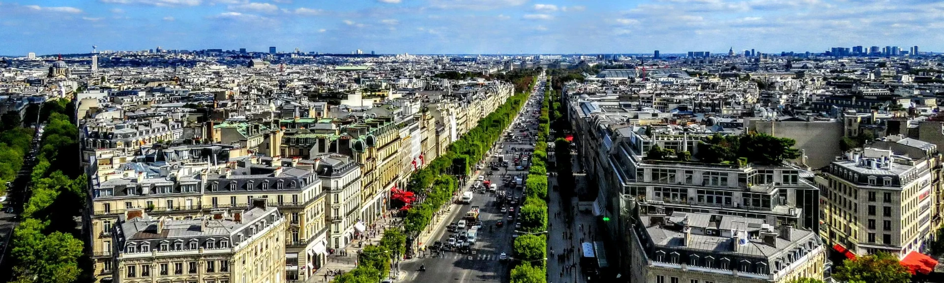 Vue aérienne de l'avenue des Champs-Elysées à Paris