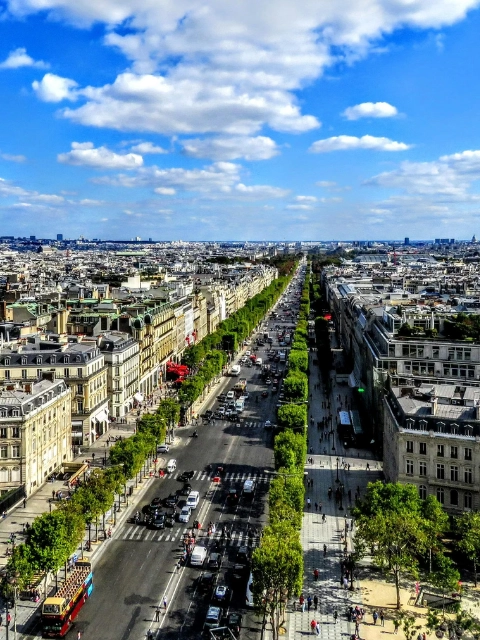 Vue aérienne de l'avenue des Champs-Elysées à Paris