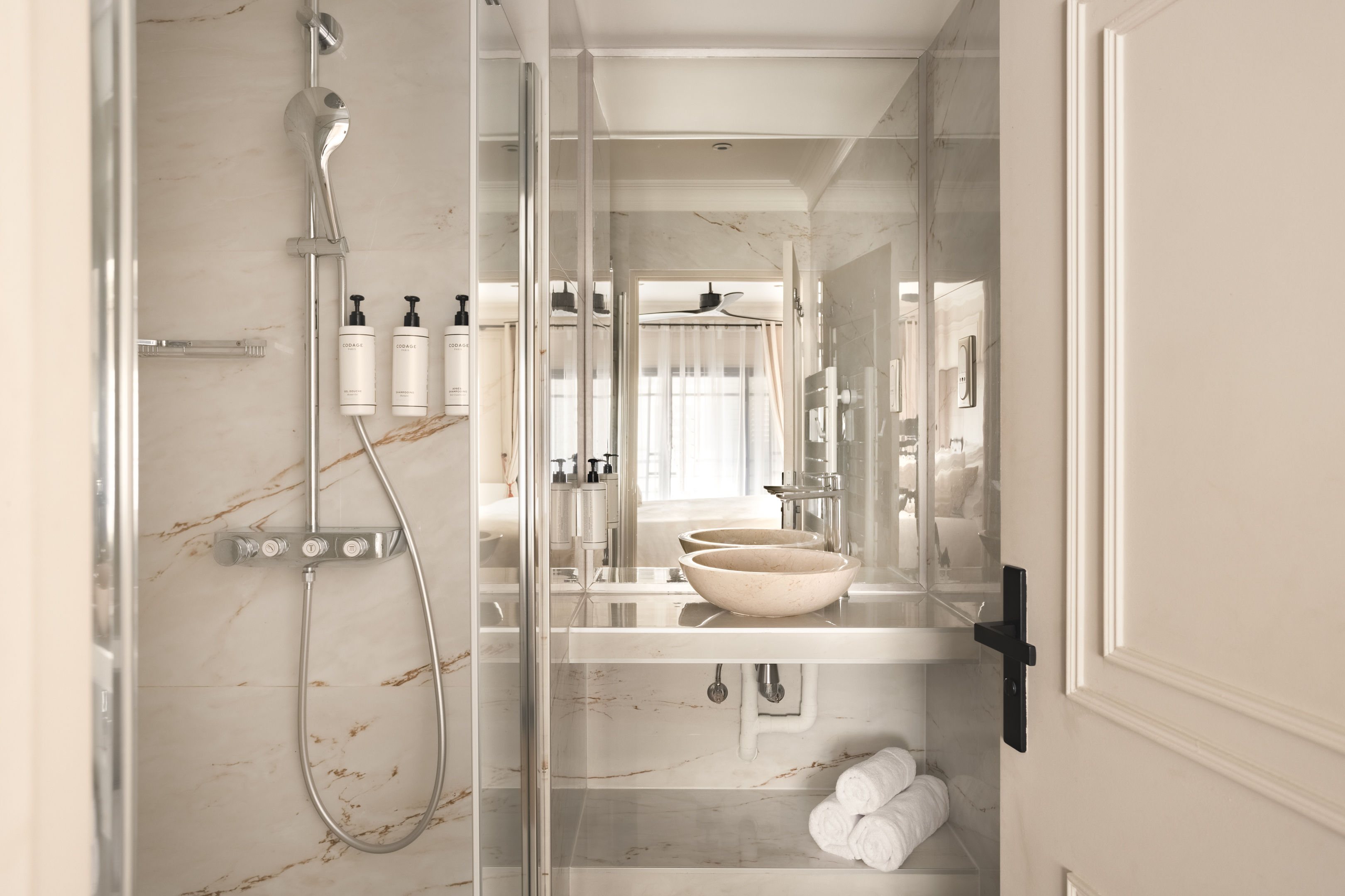 Le sdb chambre 1 suite de luxe bVd st denis