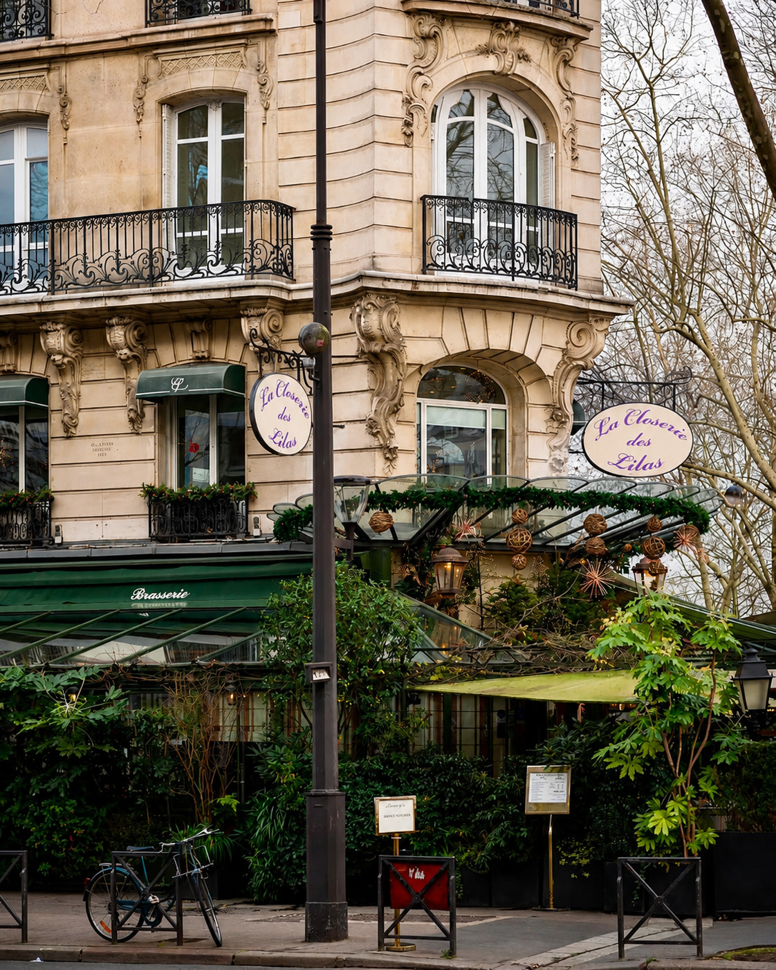 Hemingway brass plaque on the marble bar at La Closerie des Lilas