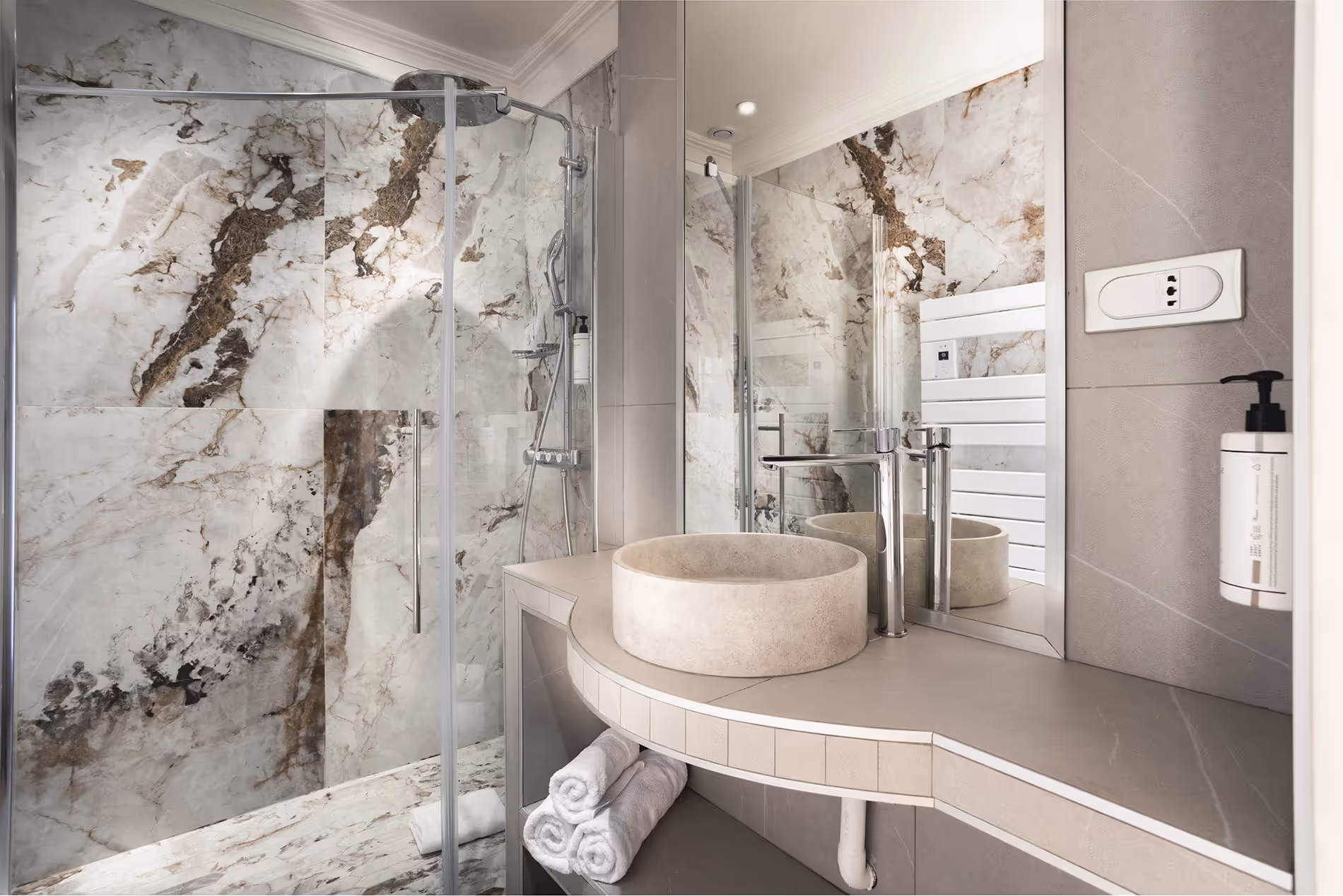 Le sdb chambre 2 suite de luxe bVd st denis