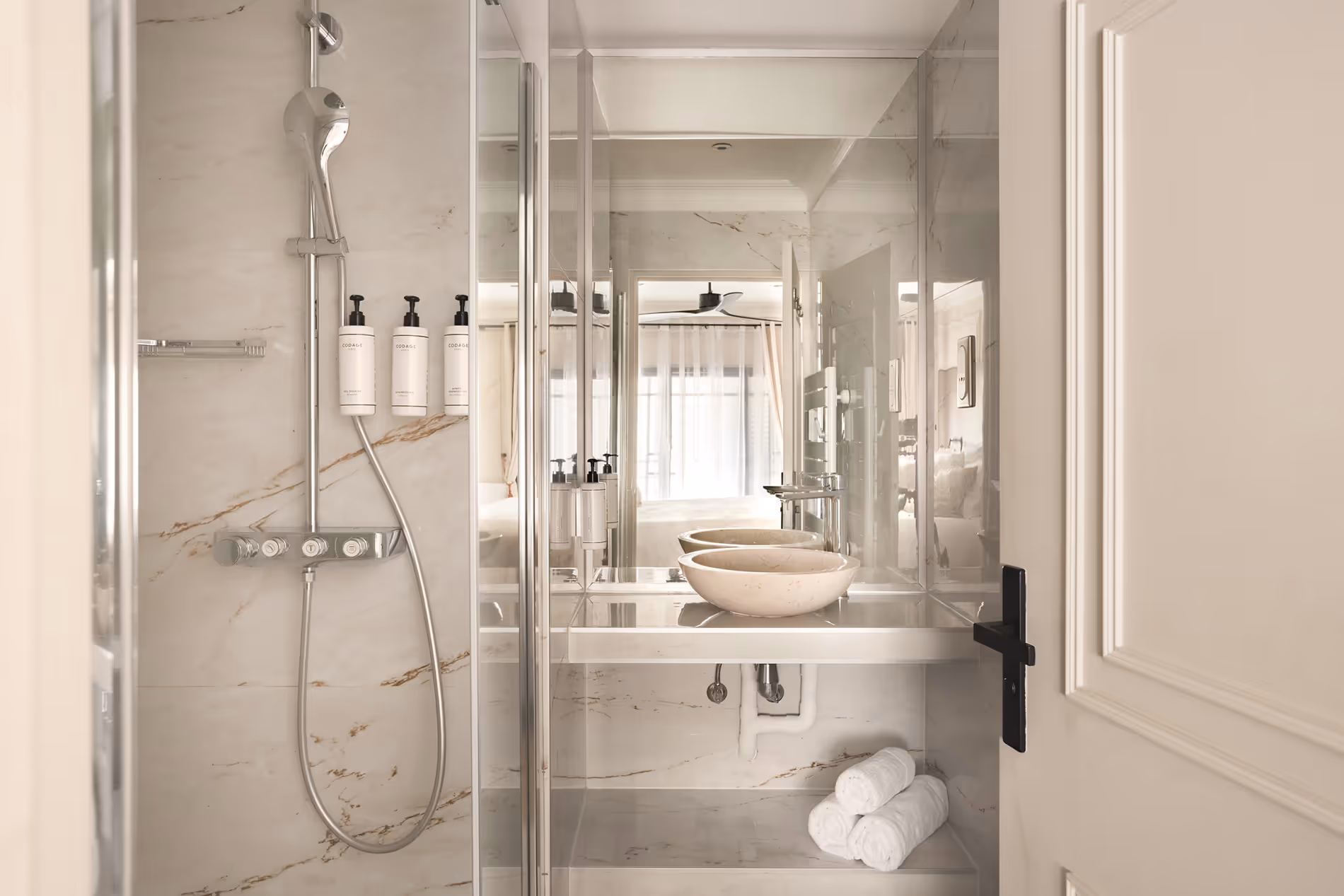 Le sdb chambre 1 suite de luxe bVd st denis