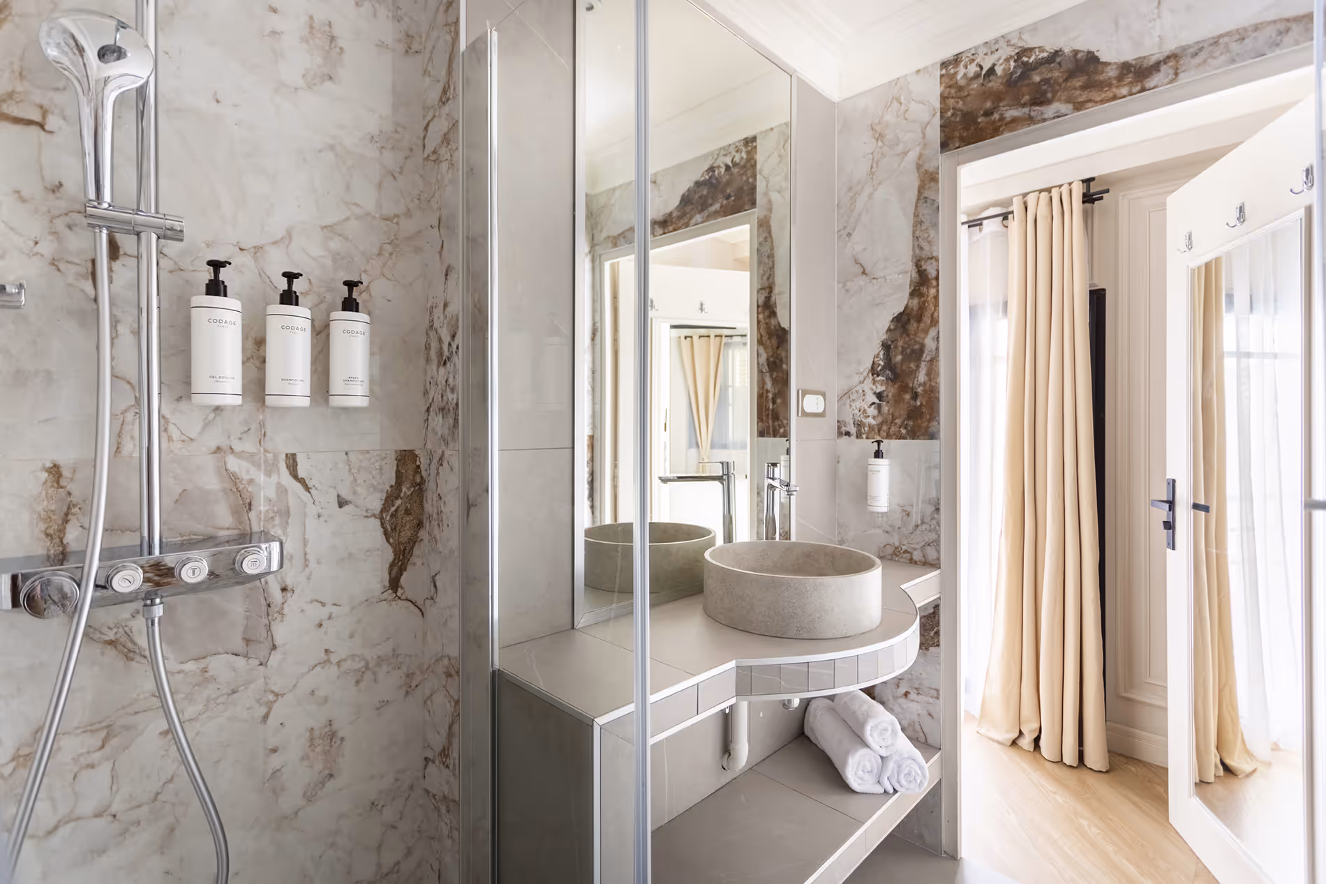 Le sdb chambre 2 suite de luxe bVd st denis
