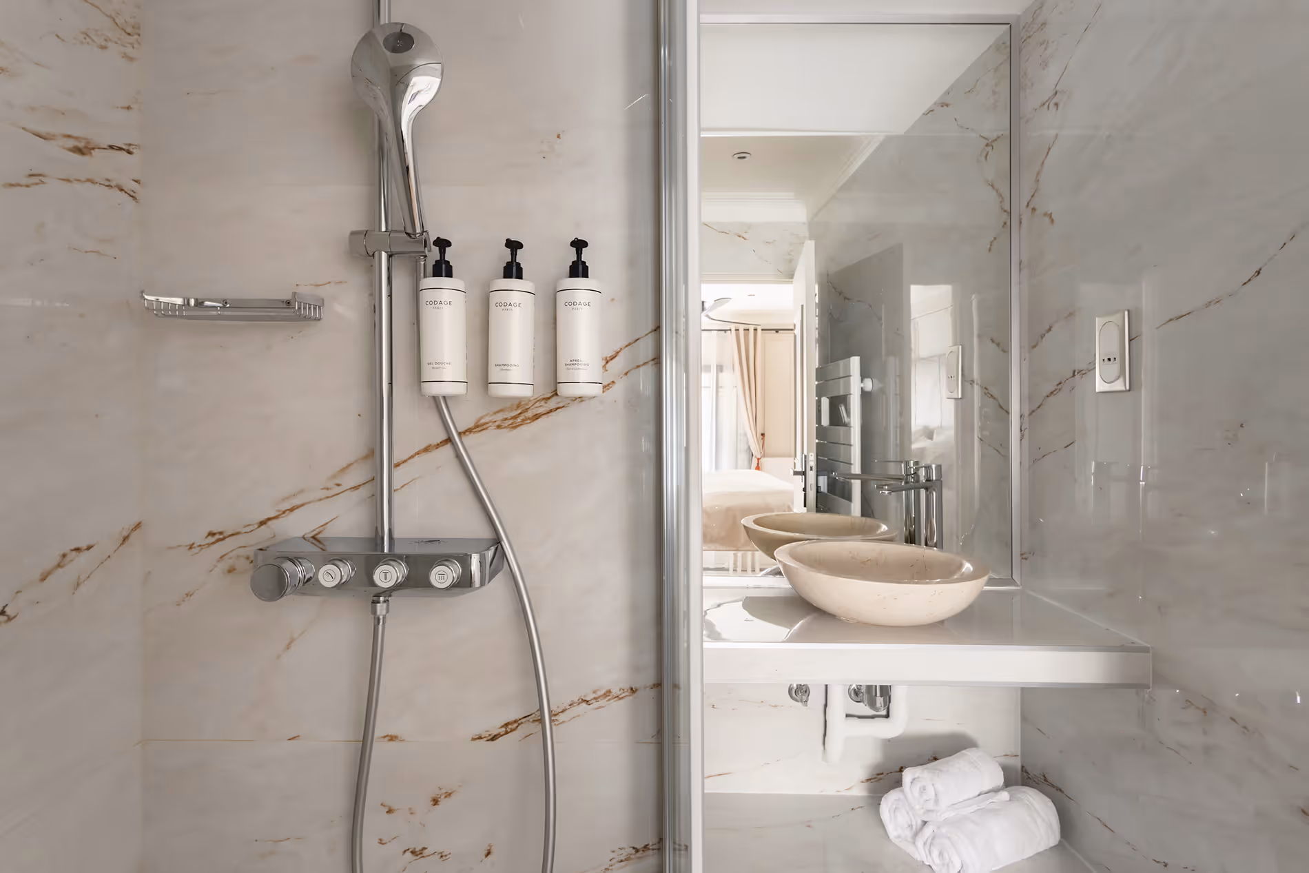 Le sdb chambre 1 suite de luxe bVd st denis