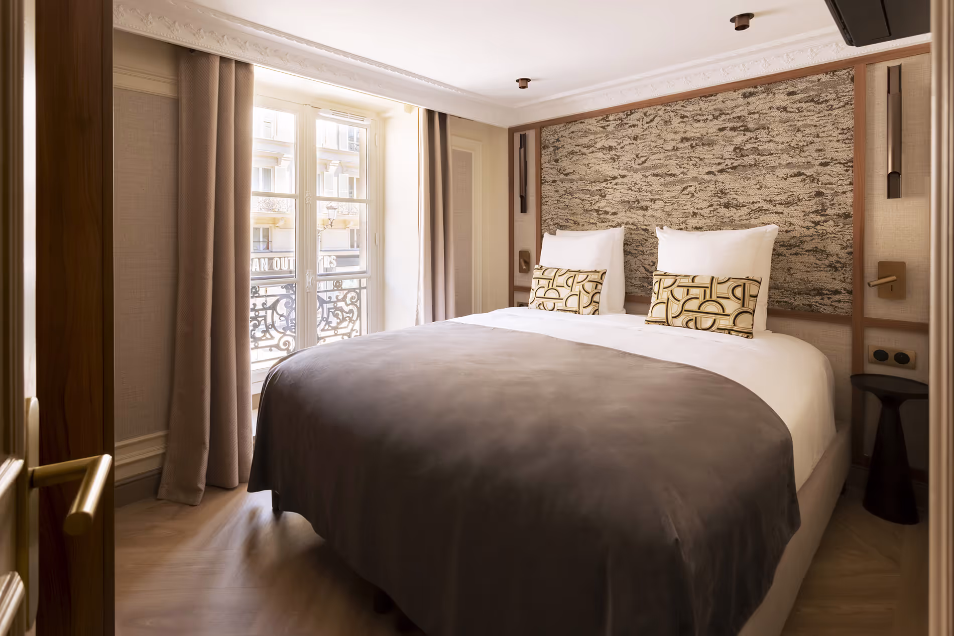 Room 2 in the Cozy Apartment Rivoli