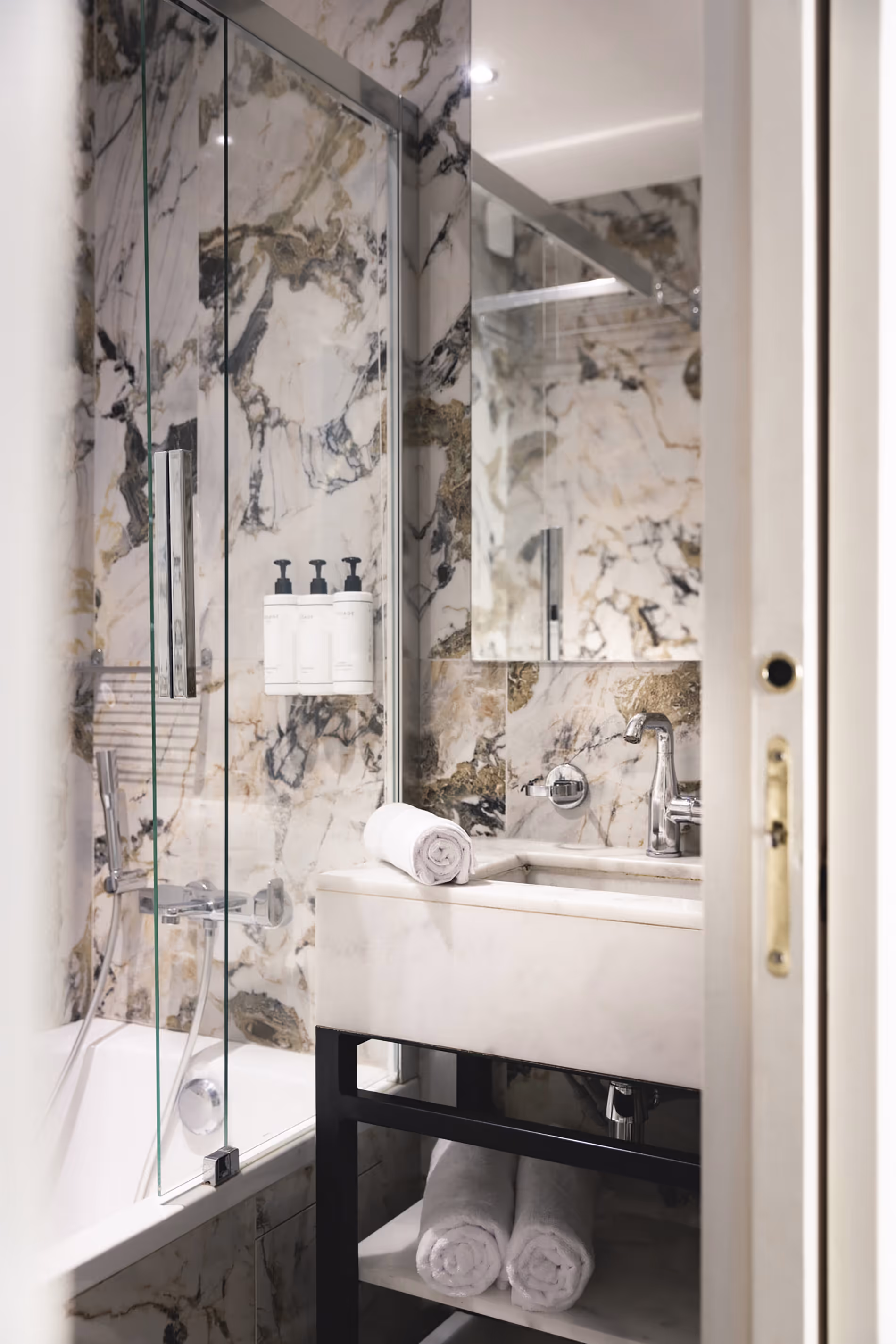 Luxury Suite Sebastopol II bathroom