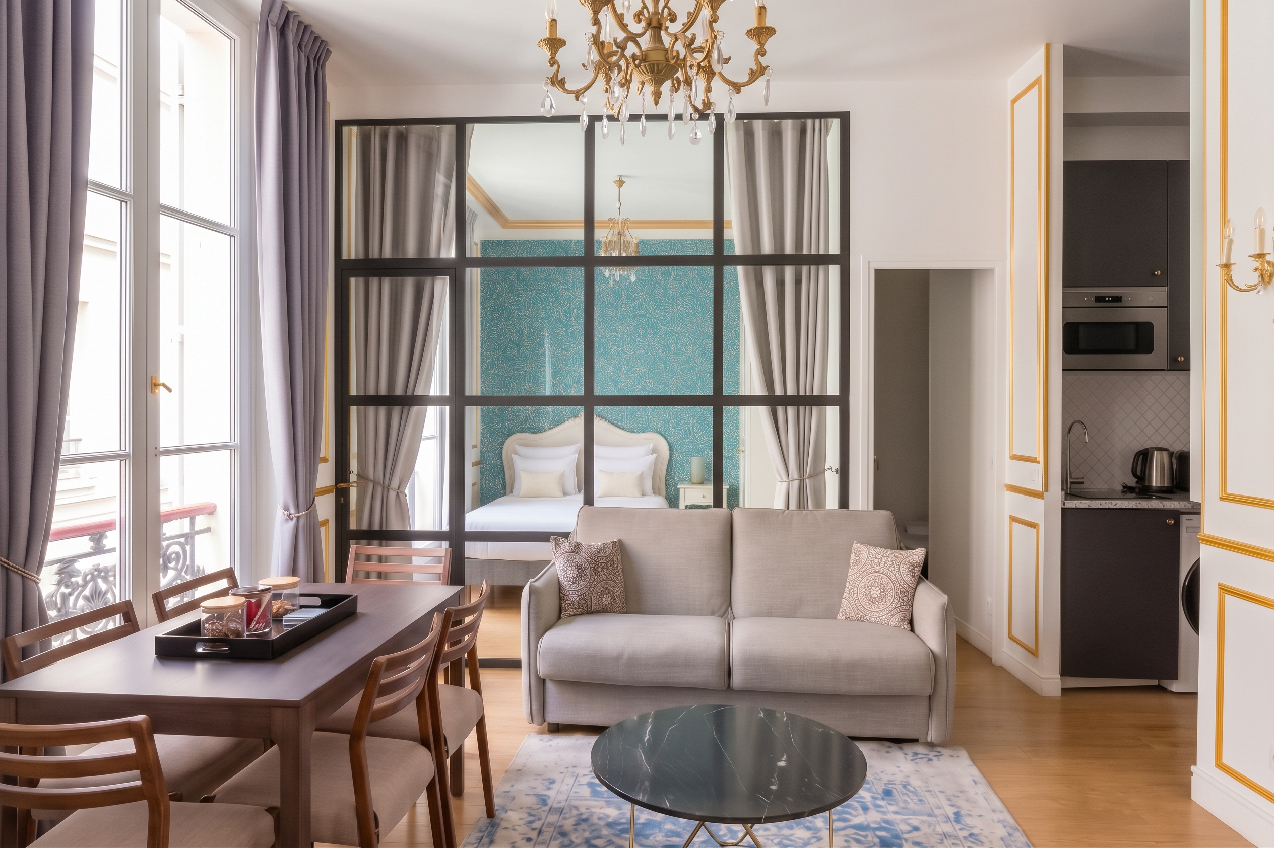 Le salon décoré Luxury Suite Aboukir III