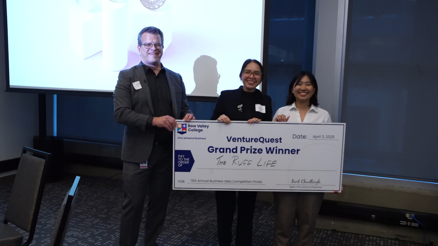 Grand prize winner for VentureQuest 2025, Minette Narvaez & Jerwin Yparraguirre