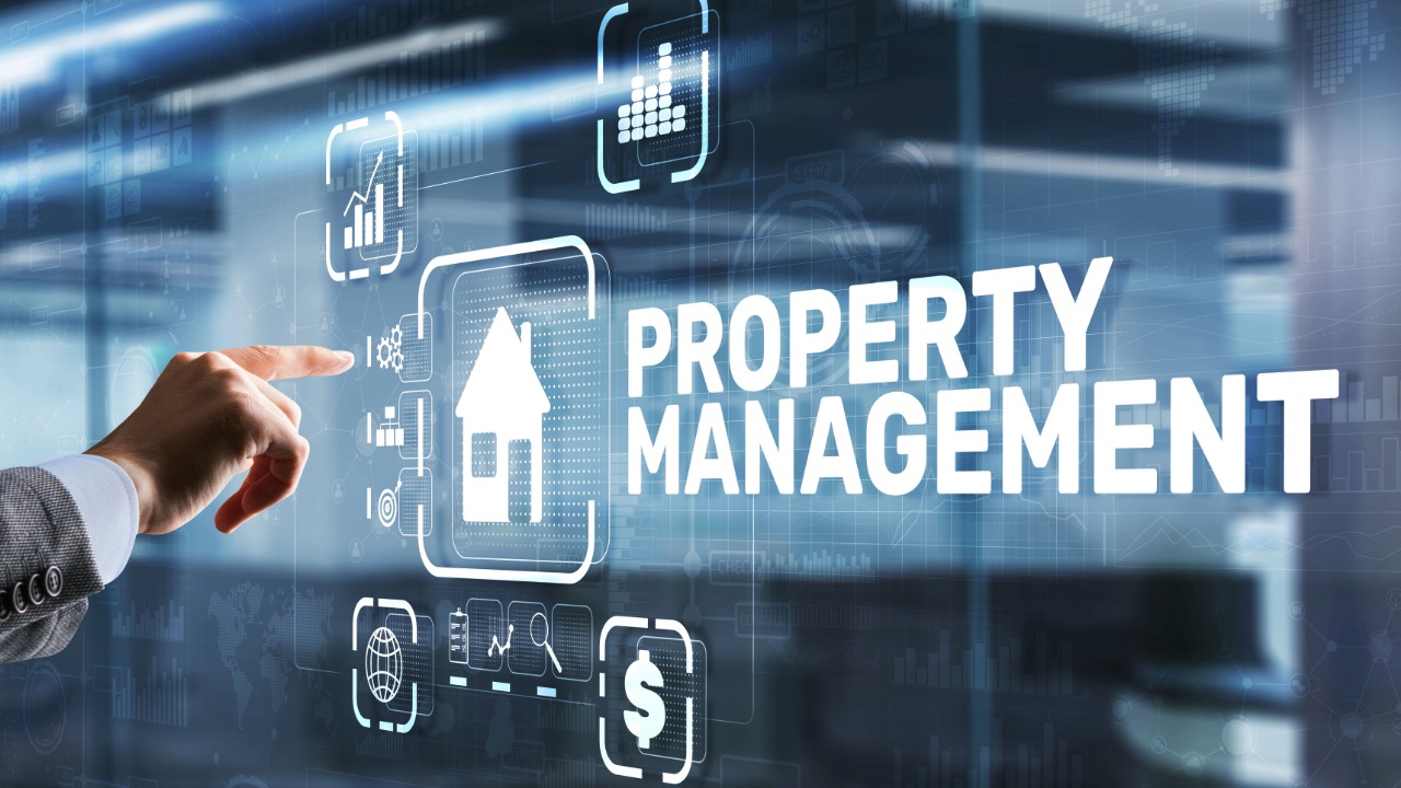 People at a table analyzing a Sell on Amazon Buy Box Chart