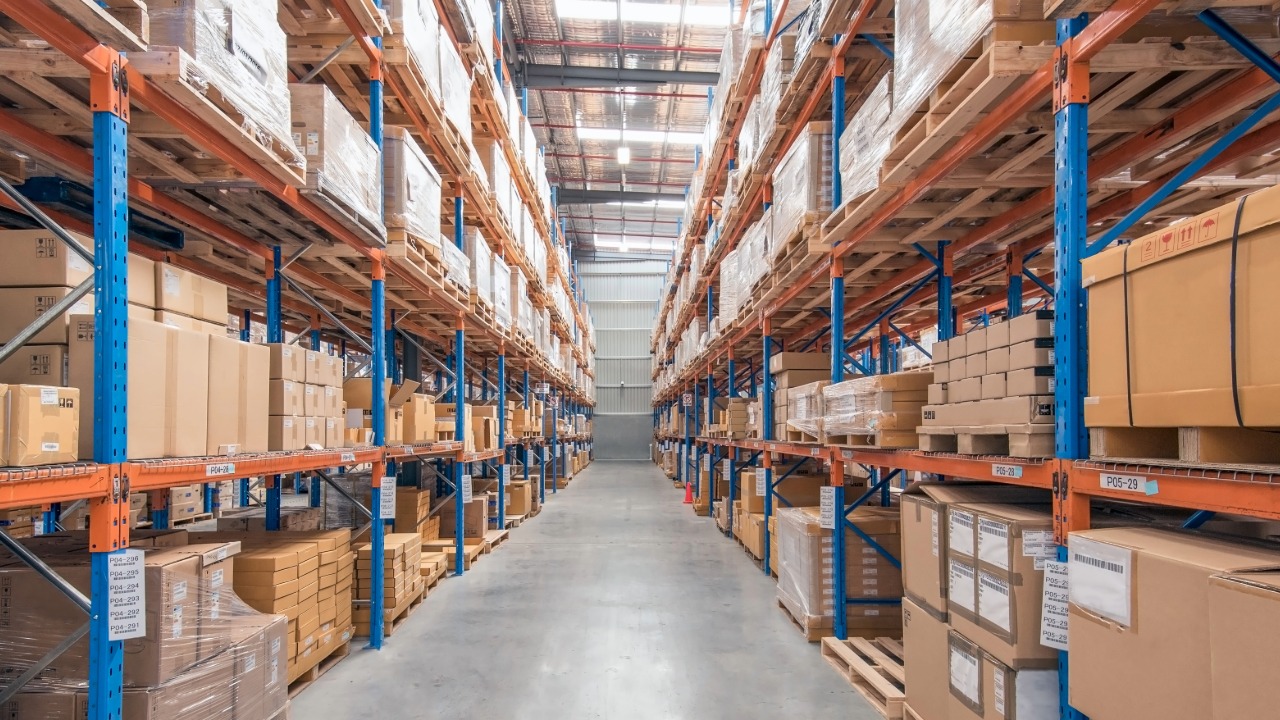People at a table analyzing a Sell on Amazon Buy Box Chart