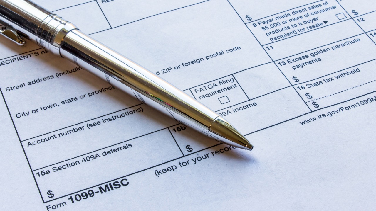 People at a table analyzing a Sell on Amazon Buy Box Chart