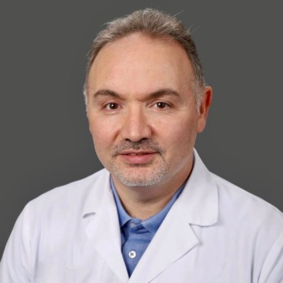 Dr. Praveen Parachuru, periodontist