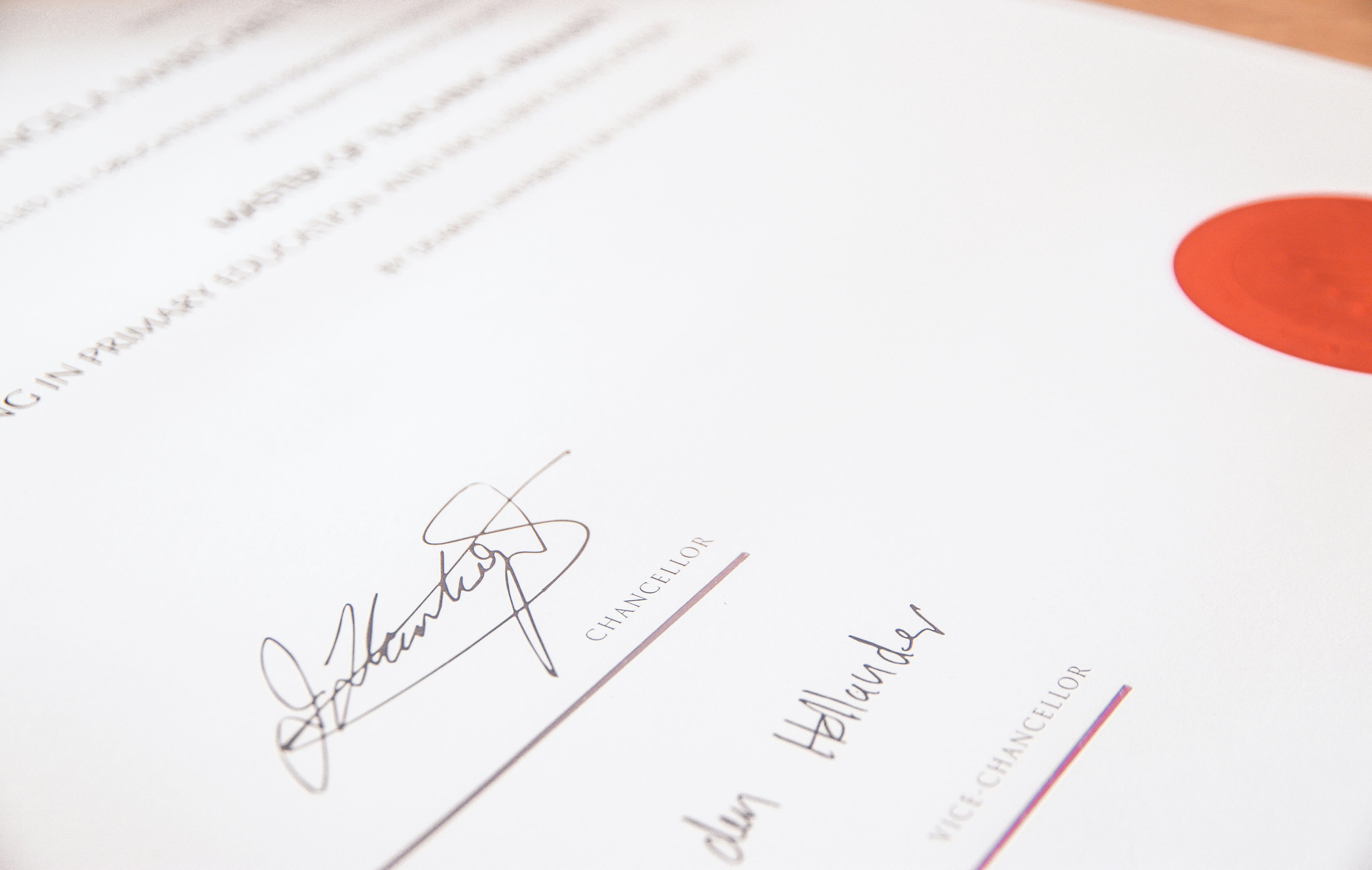 Une signature complète
