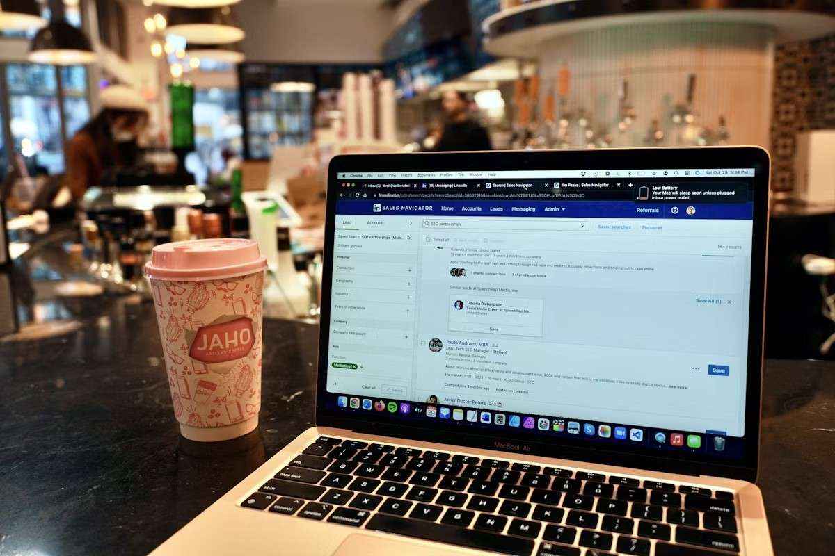 Utilisation de LinkedIn Sales Navigator pour la prospection B2B.