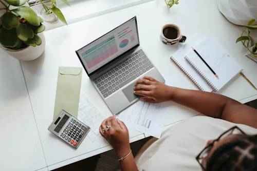 Suivi de performance et reporting de prospection.