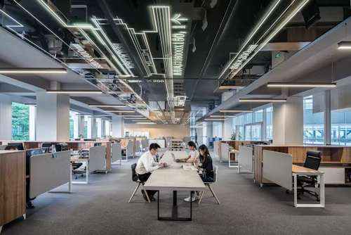 Environnement de travail dynamique, favorisant la concentration sur la génération de leads