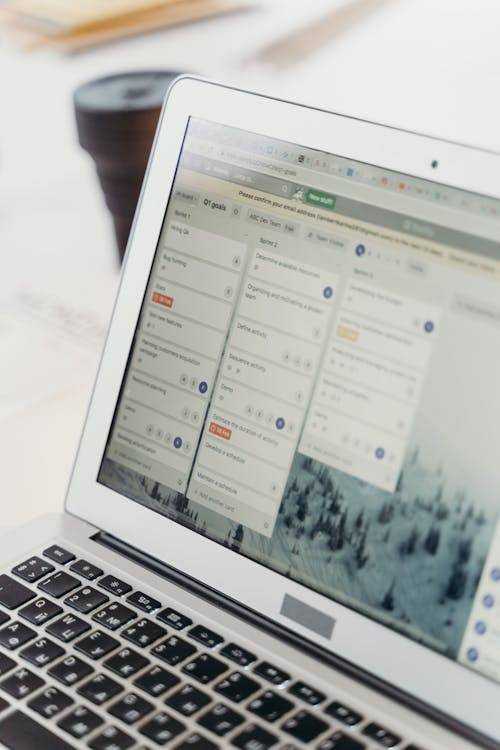 Suivi de la prospection grâce à des outils de gestion de tâches.