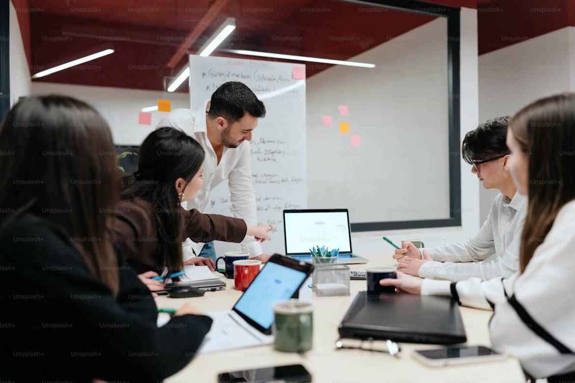 Atelier d’équipe optimisant la stratégie de génération et de conversion des leads.