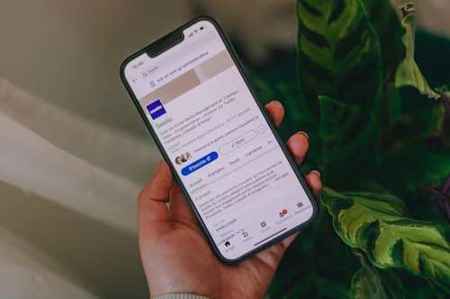 Consultation d’un profil LinkedIn, étape essentielle pour analyser et cibler ses prospects.