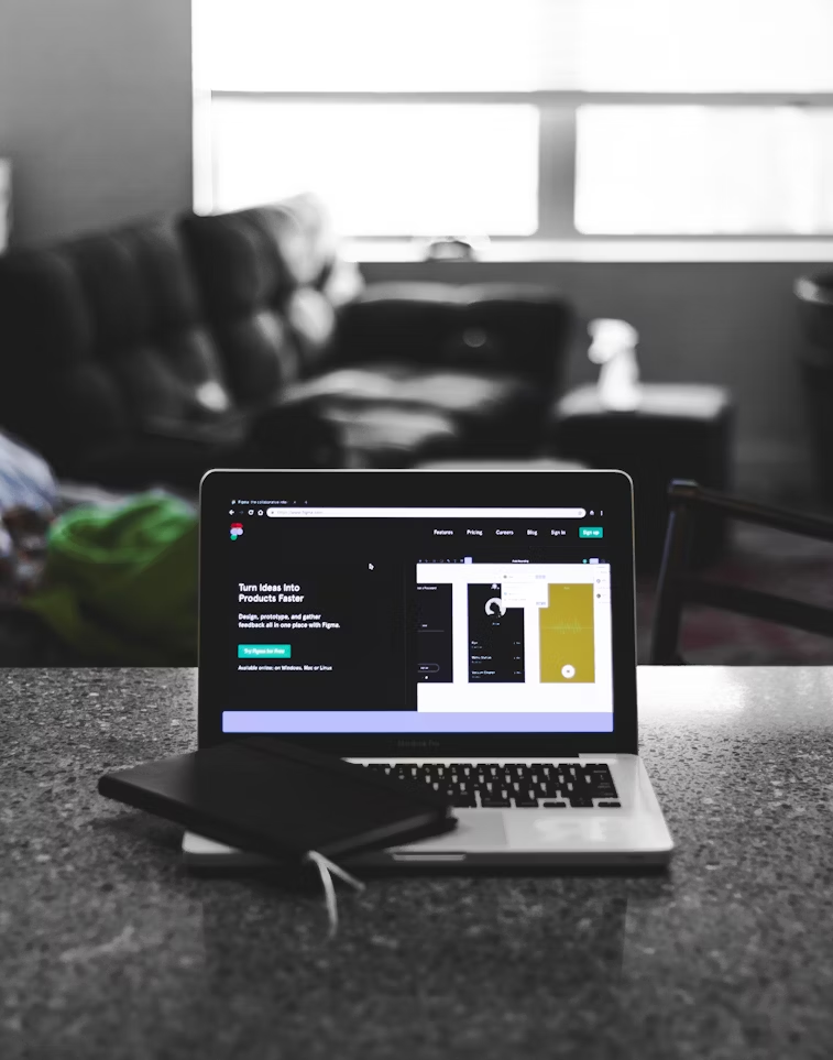 Conception d’interfaces et de parcours digitaux orientés conversion et expérience utilisateur.