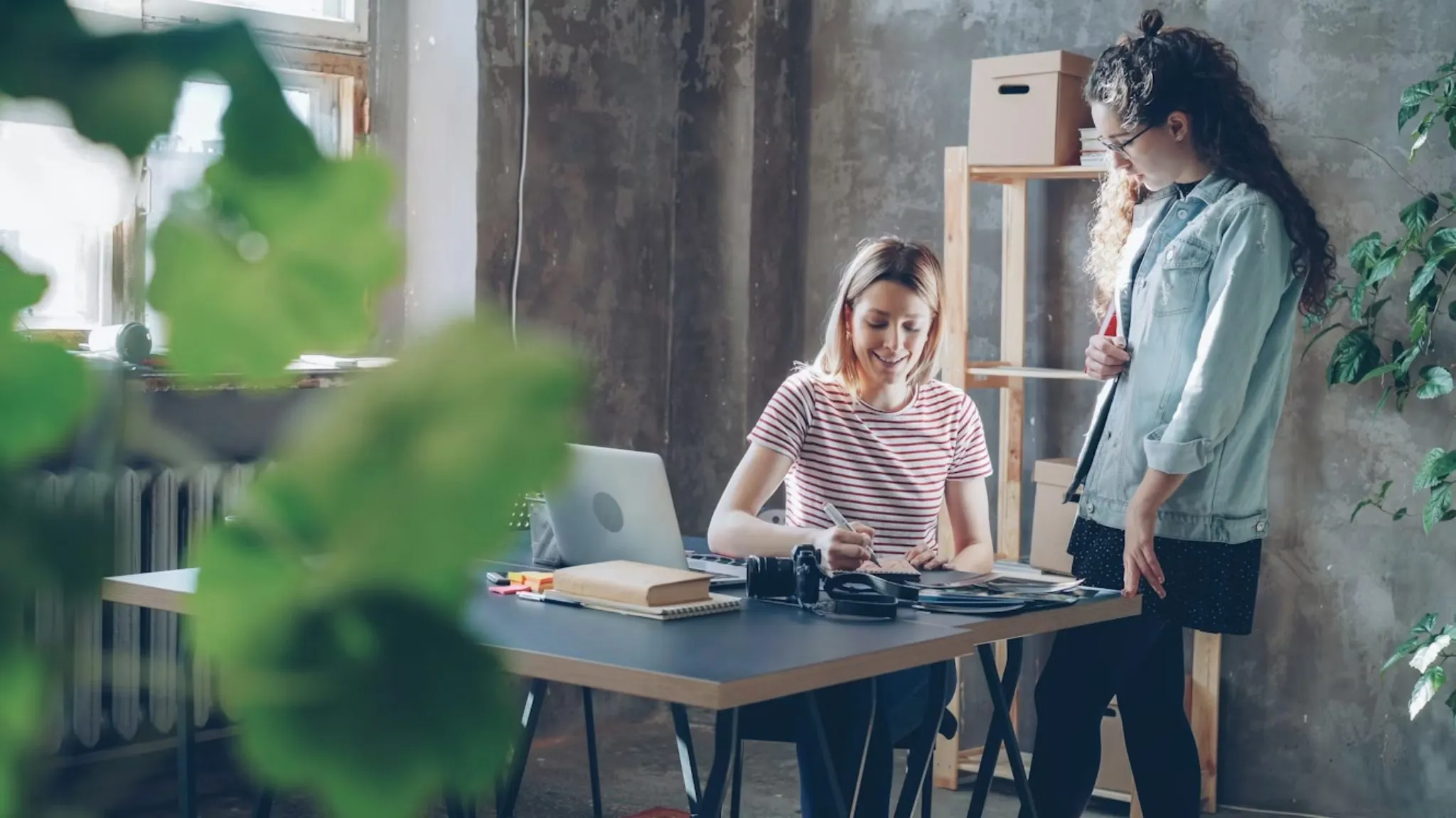 Collaboration opérationnelle pour structurer une stratégie de génération de leads.