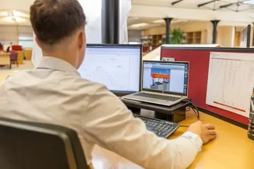 Pilotage commercial structuré à partir de tableaux de bord et d’outils de suivi.