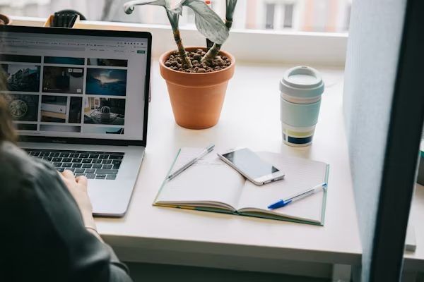 Analyse de données commerciales sur écran pour piloter le taux de closing.