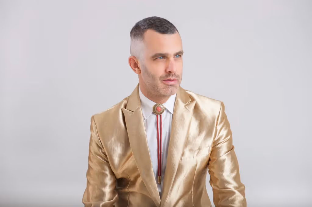 Joel Gibb / The Hidden Cameras (c) Alp Klanten