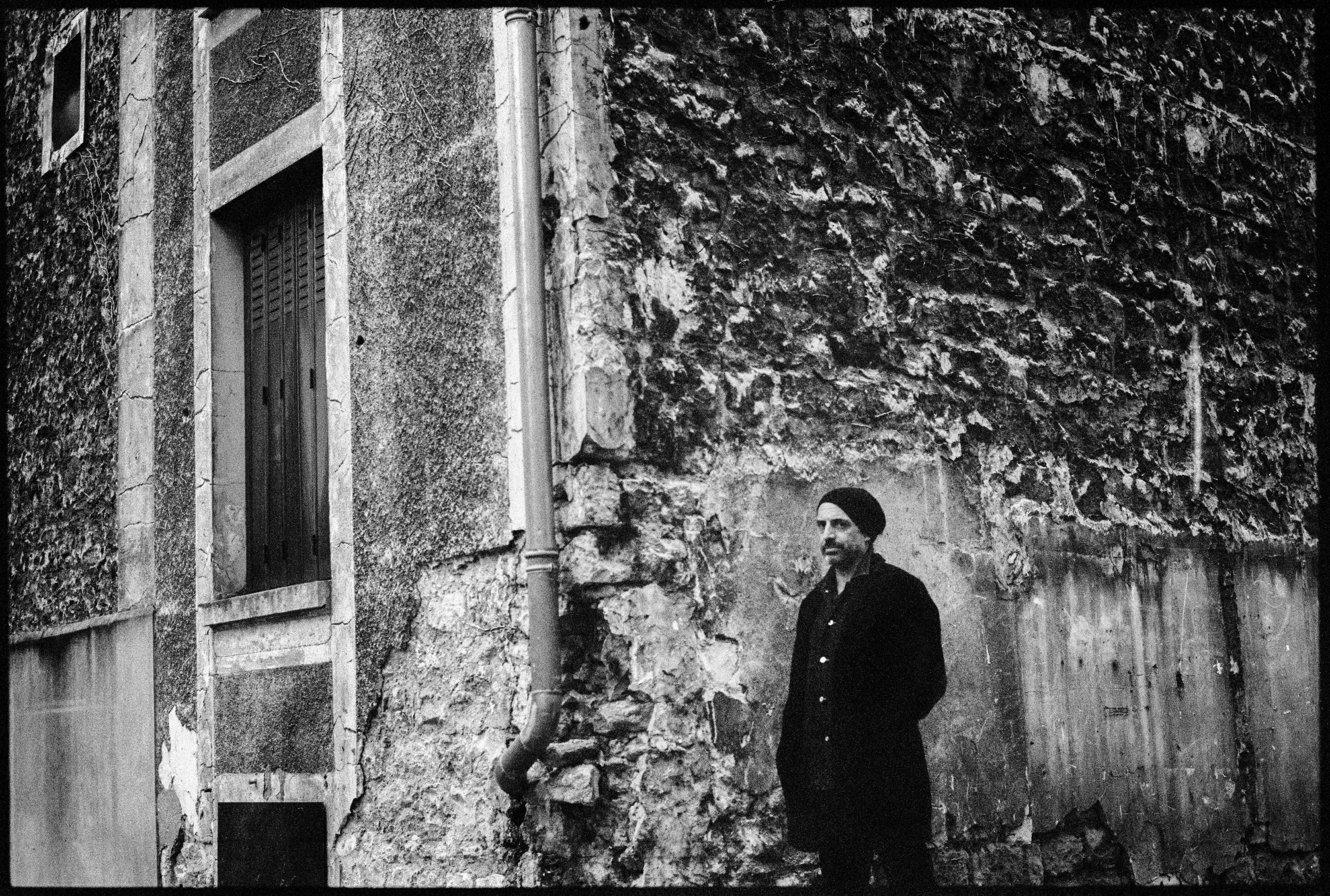 Adrian Crowley (c) Mathieu Zazzo