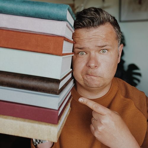 We introduce fine art albums and fabric boxes.