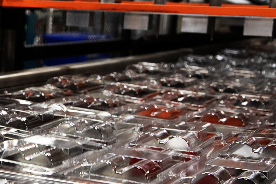 clamshell packaging on conveyor