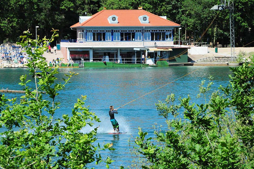 Strandbistro am Dankernsee mit Terrasse und Seeblick