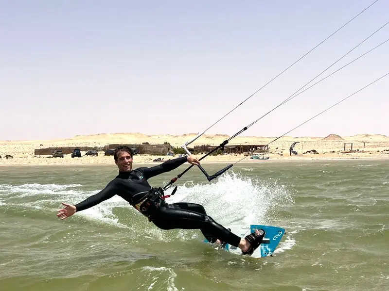 Kitesurfer riding at Dakhla Lagoon in Morocco during a lesson with Mirage Dakhla Kitesurf School.