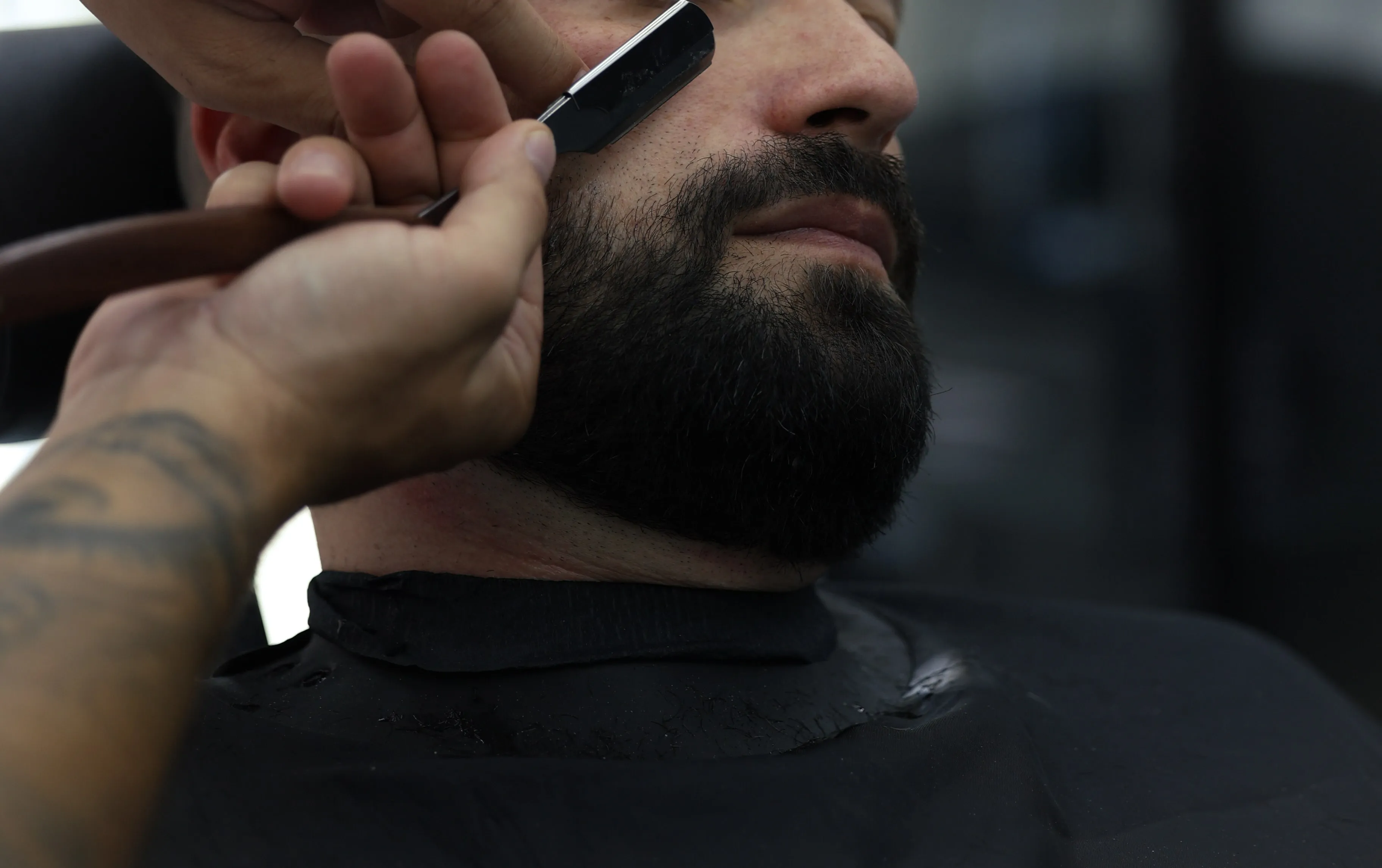 Tuns și contur de barbă la Signature Hair Concept
