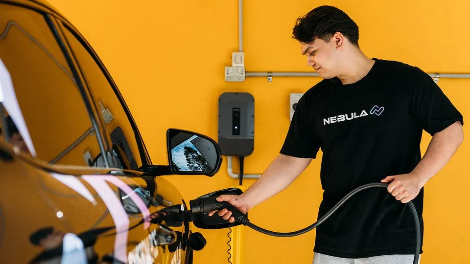 Ryan from Nebula PC charges a black BYD with an Evnex X22