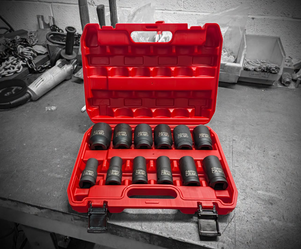 Wheel Lynx HGV recovery kit by Rydam Universal in a blue carrying case with organised component boxes