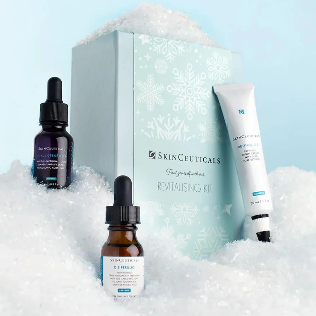 Mynd af SkinCeuticals – vísindalega þróuðum og áhrifaríkum húðvörum sem fást í netverslun Húðfegrunar og á klíníku í Reykjavík. Verslaðu húðvörur núna.