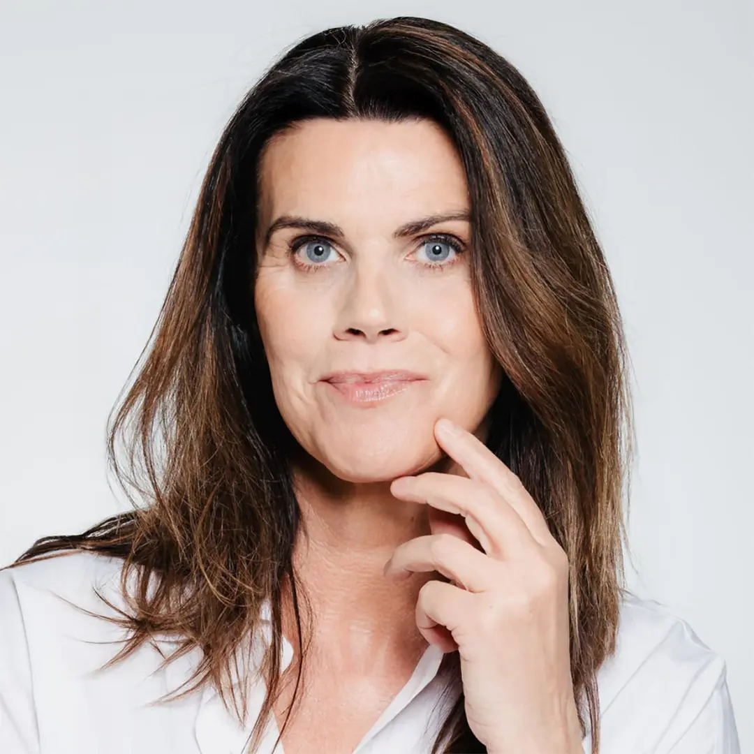 Mynd af SkinCeuticals – vísindalega þróuðum og áhrifaríkum húðvörum sem fást í netverslun Húðfegrunar og á klíníku í Reykjavík. Verslaðu húðvörur núna.